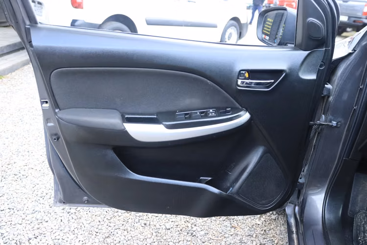 SUZUKI BALENO AUTO AÑO 2018 MOTOR 1.4L CAJA MT FULL AC 2 DUEÑOS
