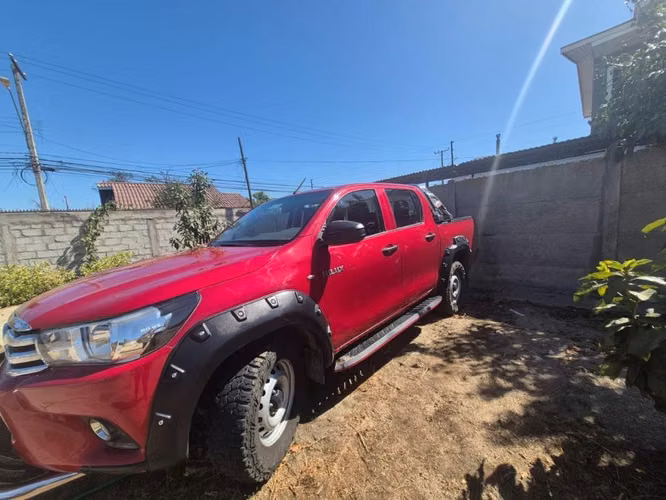 Toyota Hilux 2022 4x4 - Imagen 3