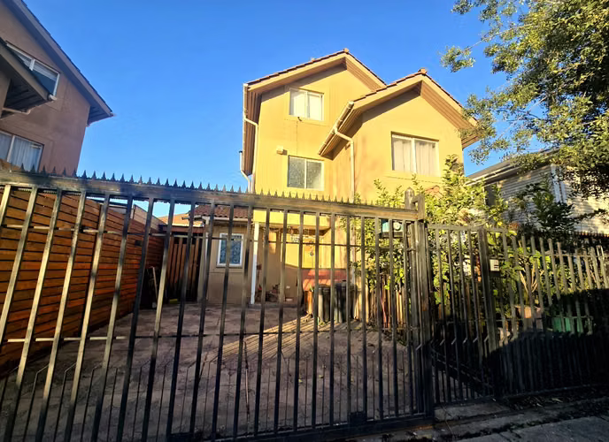 VENDO CASA 3P EN SANTA MARÍA DE MAIPÚ  153 MTS2