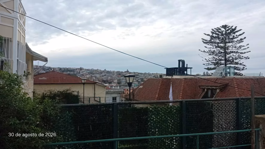 Casa de 1 piso para refaccionar en hermoso barrio del cerro Alegre.