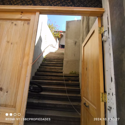 Casa de 1 piso para refaccionar en hermoso barrio del cerro Alegre. - Imagen 4