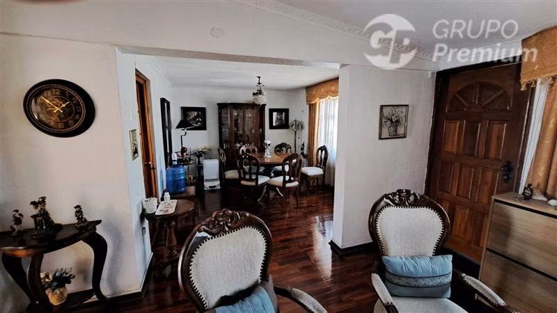 Casa remodelada y amoblada en Estacion Central 3D1B
