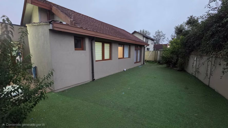 Amplia casa en venta  Huertos SPP (180914)