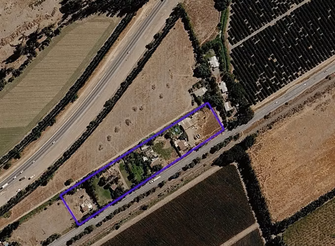 SITIO AP185 Terreno 15.090 metros en carretera en sector Palomar