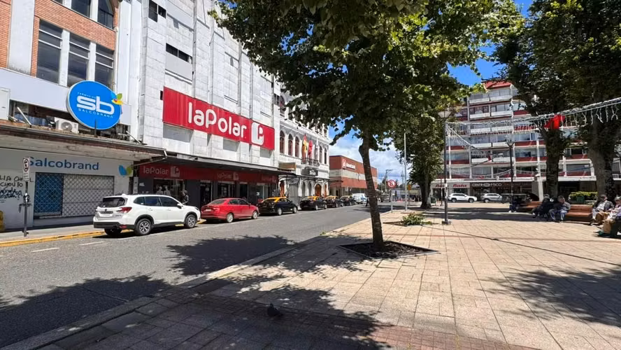 EDIFICIO COMERCIAL DE 4 PISOS FRENTE A PLAZA DE VALDIVIA - Imagen 2