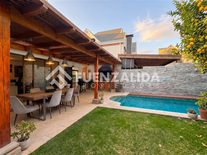 Casa en Condominio - San Carlos de Apoquindo 5D 4B
