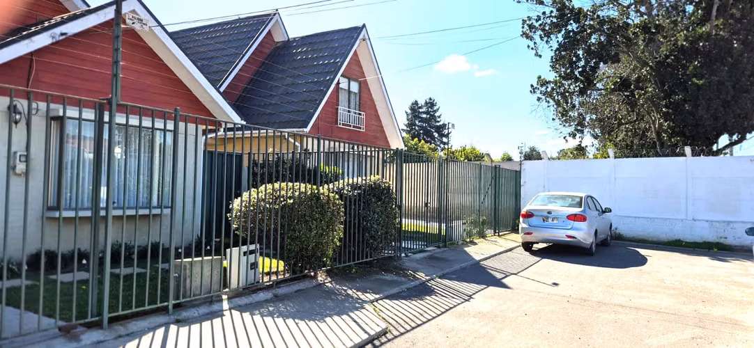 Venta de casa en Condominio en La Cruz, 3 dormitorios, 2 baños, 5 estacionamientos.