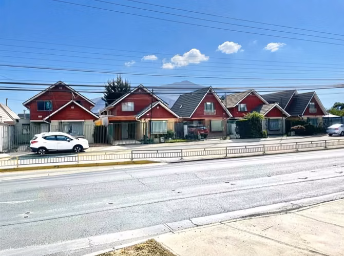 Venta de casa en Condominio en La Cruz, 3 dormitorios, 2 baños, 5 estacionamientos. 136 M$