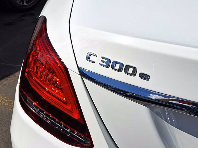 MERCEDES-BENZ C 300 2021