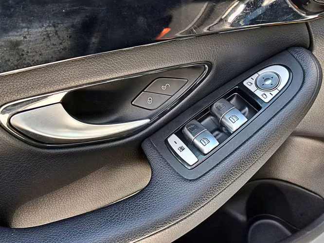 MERCEDES-BENZ C 300 2021