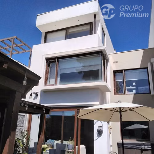 Hermosa y amplia Casa en venta de 5D4B2Estac. en Concon