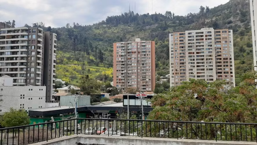 Inmejorable ubicación. Departamento en primer piso Av. Perú. Recoleta. - Imagen 12