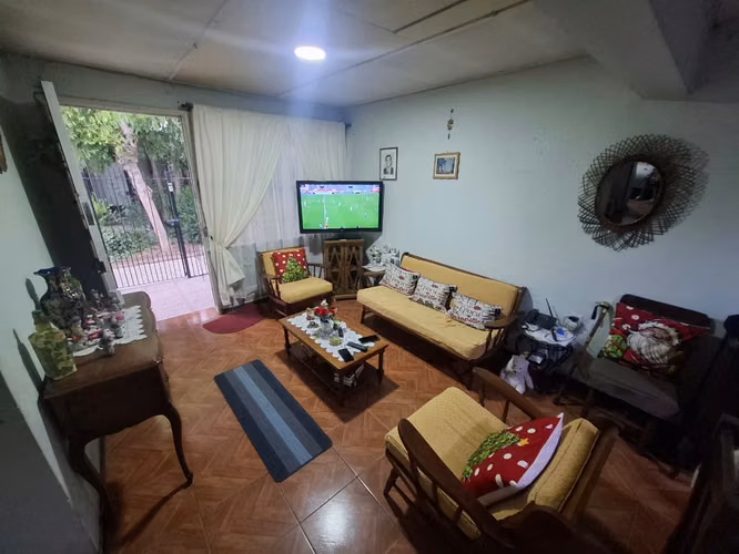 A cuadras del Metro Zapadores. Casa completa sólida en José Santos Ossa - Imagen 3