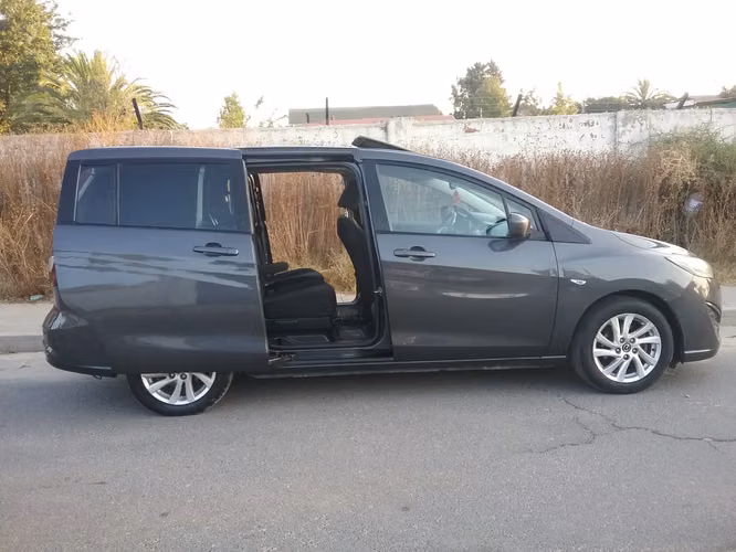 Mazda 5 automática año 2014 Station Wagon 3 corridas de asientos - Imagen 5