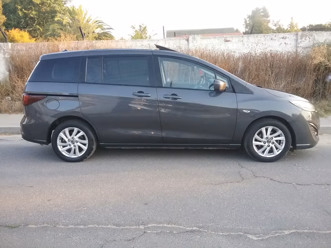 Mazda 5 automática año 2014 Station Wagon 3 corridas de asientos - Imagen 4