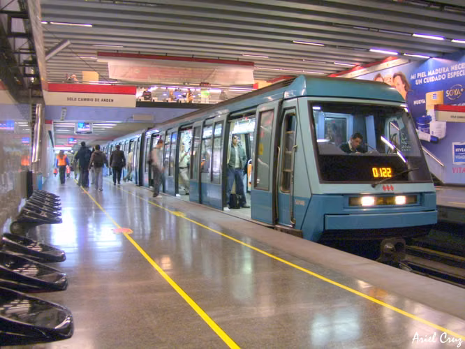 Av. V. Mackenna Metro Rodrigo de Araya Pieza Grande Amoblada - Imagen 12