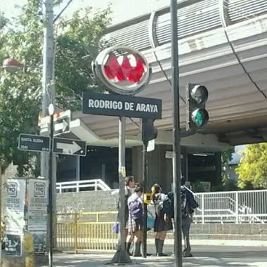 Av. V. Mackenna Metro Rodrigo de Araya Pieza Grande Amoblada - Imagen 11