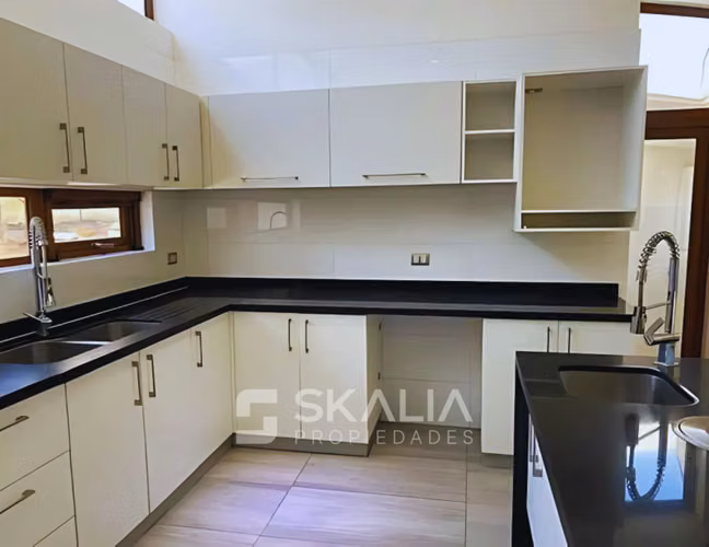 Casa en Parcela en arriendo en Hacienda Chacabuco, Colina