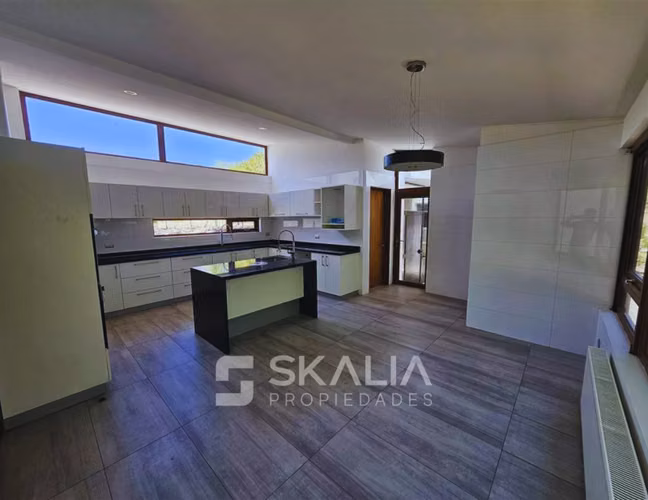 Casa en Parcela en arriendo en Hacienda Chacabuco, Colina