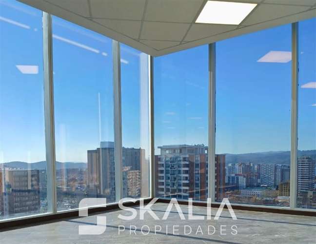 Oficina en arriendo piso 8 en Torre del centro Concepción