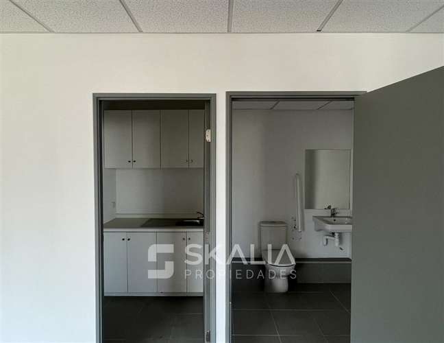 Oficina en arriendo en Edificio Torre del Bosque, El Golf - Imagen 3