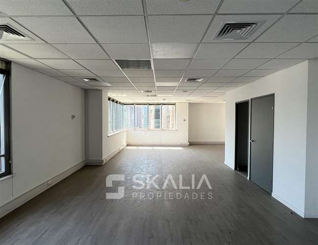 Oficina en arriendo en Edificio Torre del Bosque, El Golf - Imagen 5
