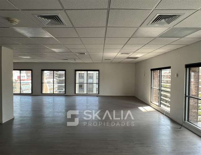 Oficina en arriendo en Edificio Torre del Bosque, El Golf - Imagen 9