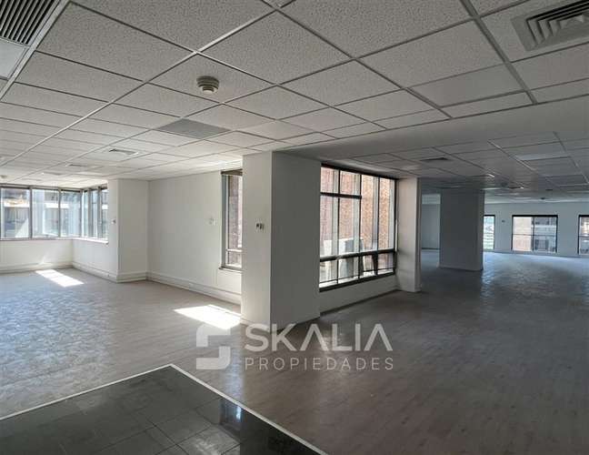 Oficina en arriendo en Edificio Torre del Bosque, El Golf - Imagen 2