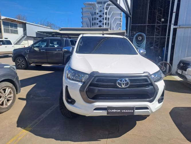 TOYOTA HILUX 2.4 SR MT 4X2 DIESEL - Imagen 2