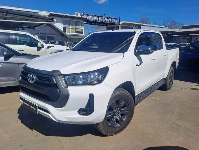 TOYOTA HILUX 2.4 SR MT 4X2 DIESEL