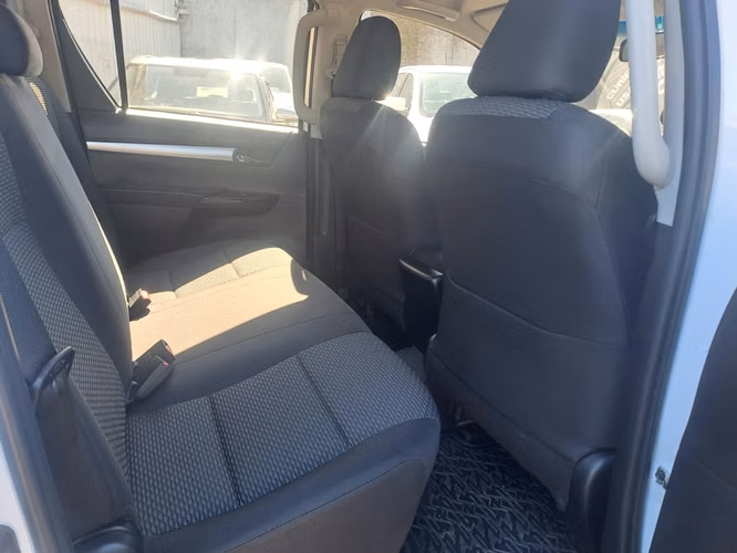 TOYOTA HILUX 2.4 SR MT 4X2 DIESEL - Imagen 10