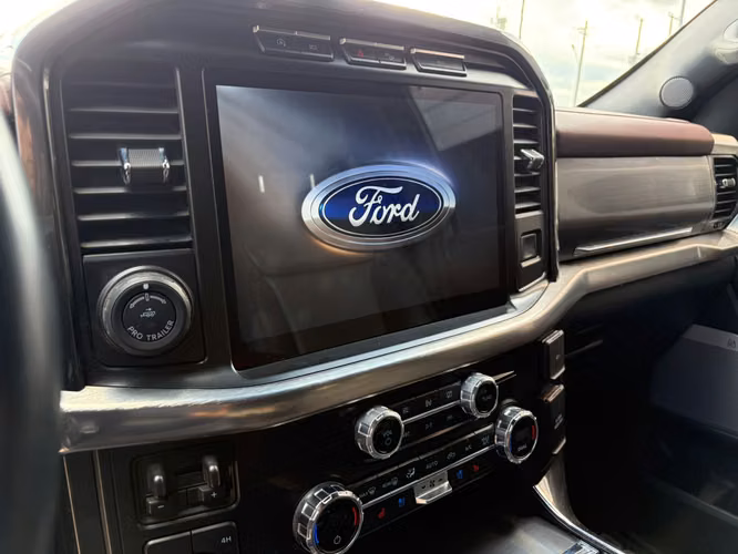 FORD F-150 5.0 LARIAT CC SPORT AT 4X4