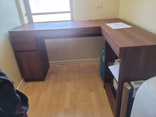 Escritorio esquinero en L con silla