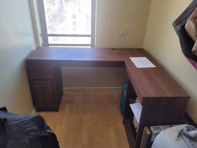 Escritorio esquinero en L con silla