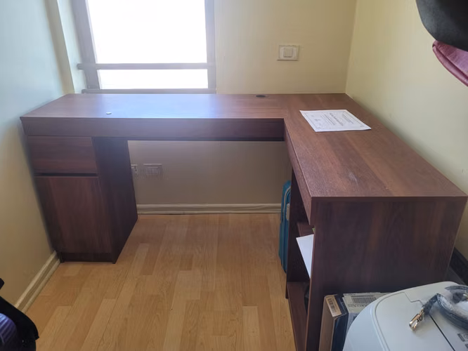 Escritorio esquinero en L con silla