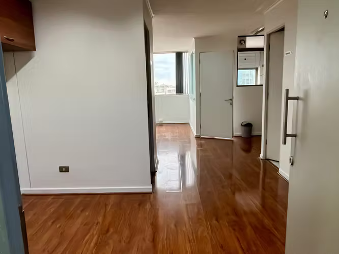 ARRIENDO OFICINA DE 45 M CON ESTACIONAMIENTO METRO MANQUEHUE