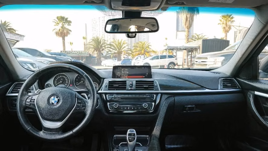 BMW 330I LUXURY 2017