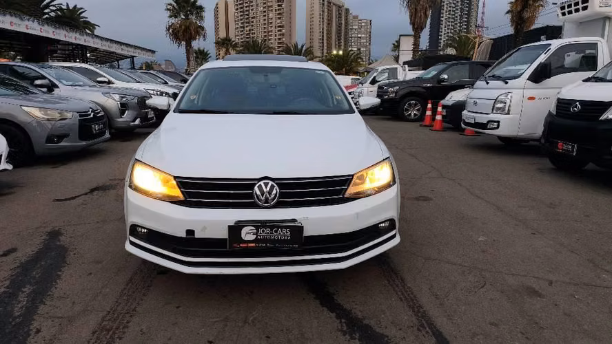 VOLKSWAGEN BORA LUXURY 2016