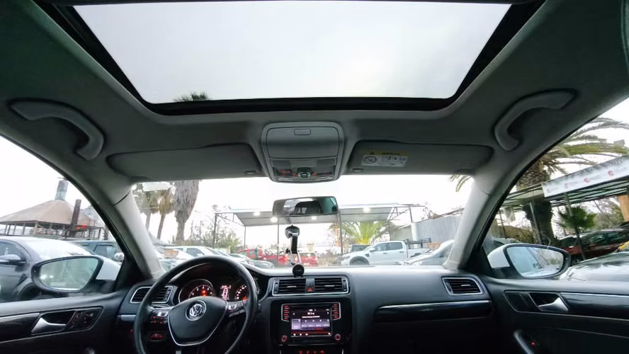 VOLKSWAGEN BORA LUXURY 2016