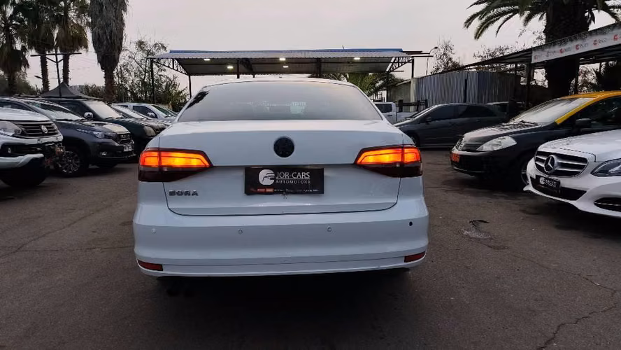 VOLKSWAGEN BORA LUXURY 2016