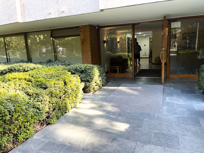 SE ARRIENDA, LINDO DEPTO LAS CONDES, SECTOR EL GOLF - Imagen 2