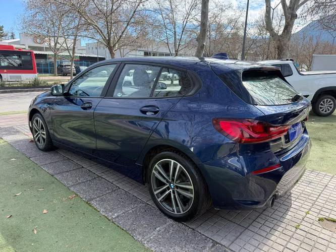 BMW 118i 1.5 DINAMYC 4X2 AT 5P. (2020) - Imagen 4