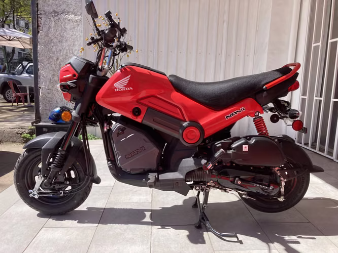 Moto Honda Navi Roja Automática Año 2026