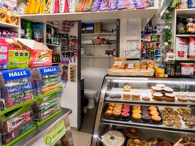 VENTA DERECHO A LLAVE MINIMARKET EN EXCELENTE UBICACIÓN - Imagen 6