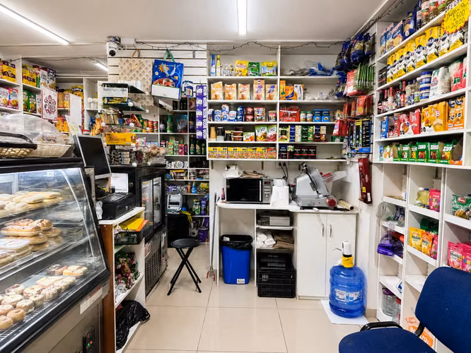 VENTA DERECHO A LLAVE MINIMARKET EN EXCELENTE UBICACIÓN - Imagen 5