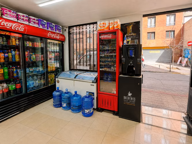 VENTA DERECHO A LLAVE MINIMARKET EN EXCELENTE UBICACIÓN - Imagen 4