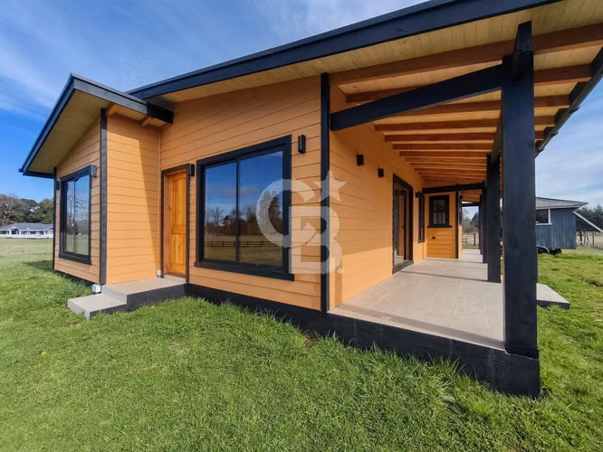Casa nueva en parcela con acceso al río. Tacamo