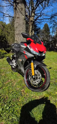 Moto Yamaha R15 v3