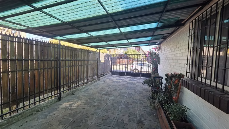 CASA CON AMPLIO TERRENO A PASOS DEL METRO PROTECTORA - Imagen 5