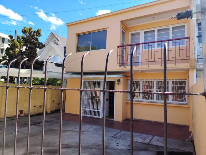 SE ARRIENDA AMPLIA CASA EN SECTOR TRANQUILO (180968) - Imagen 16